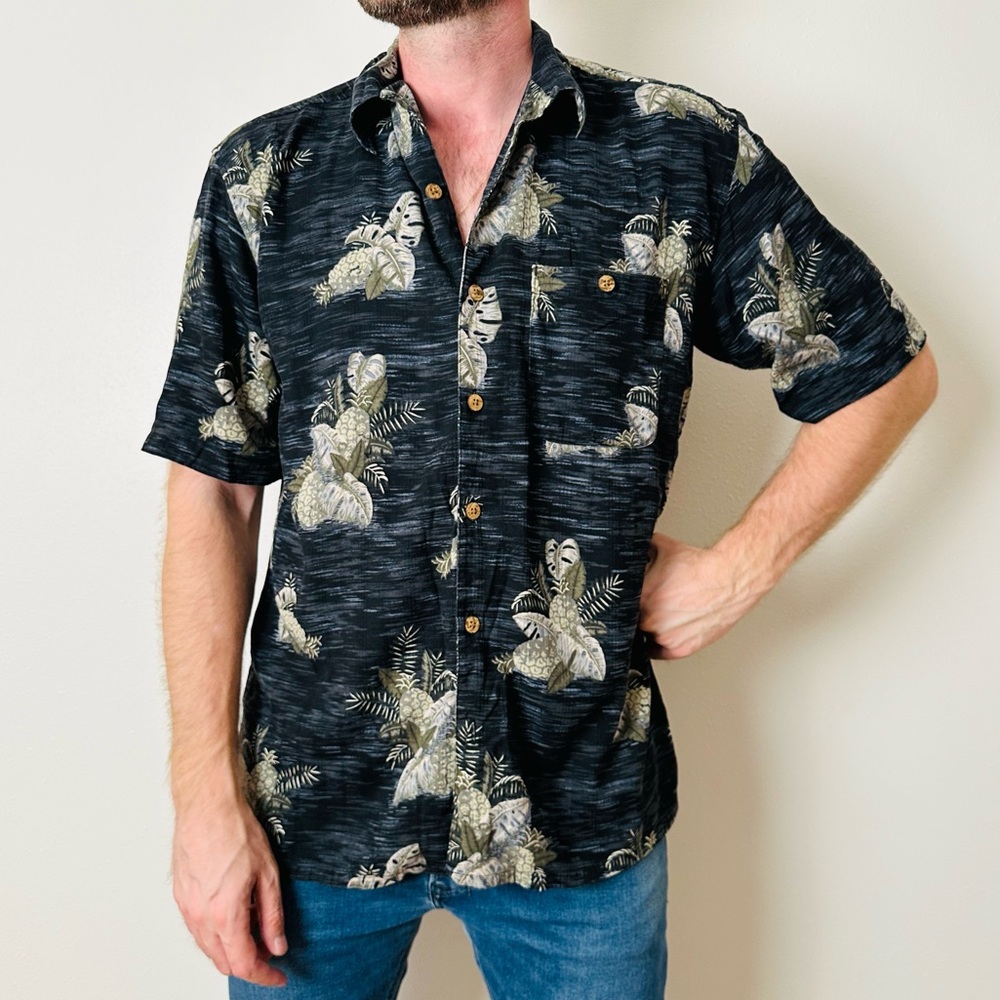 Paradise Coves Silk Paradise Tropical Short Sleeve Collared button down shirt